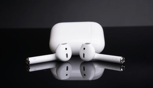 AirPods 2 と1はどこが違う？買うならどっち？